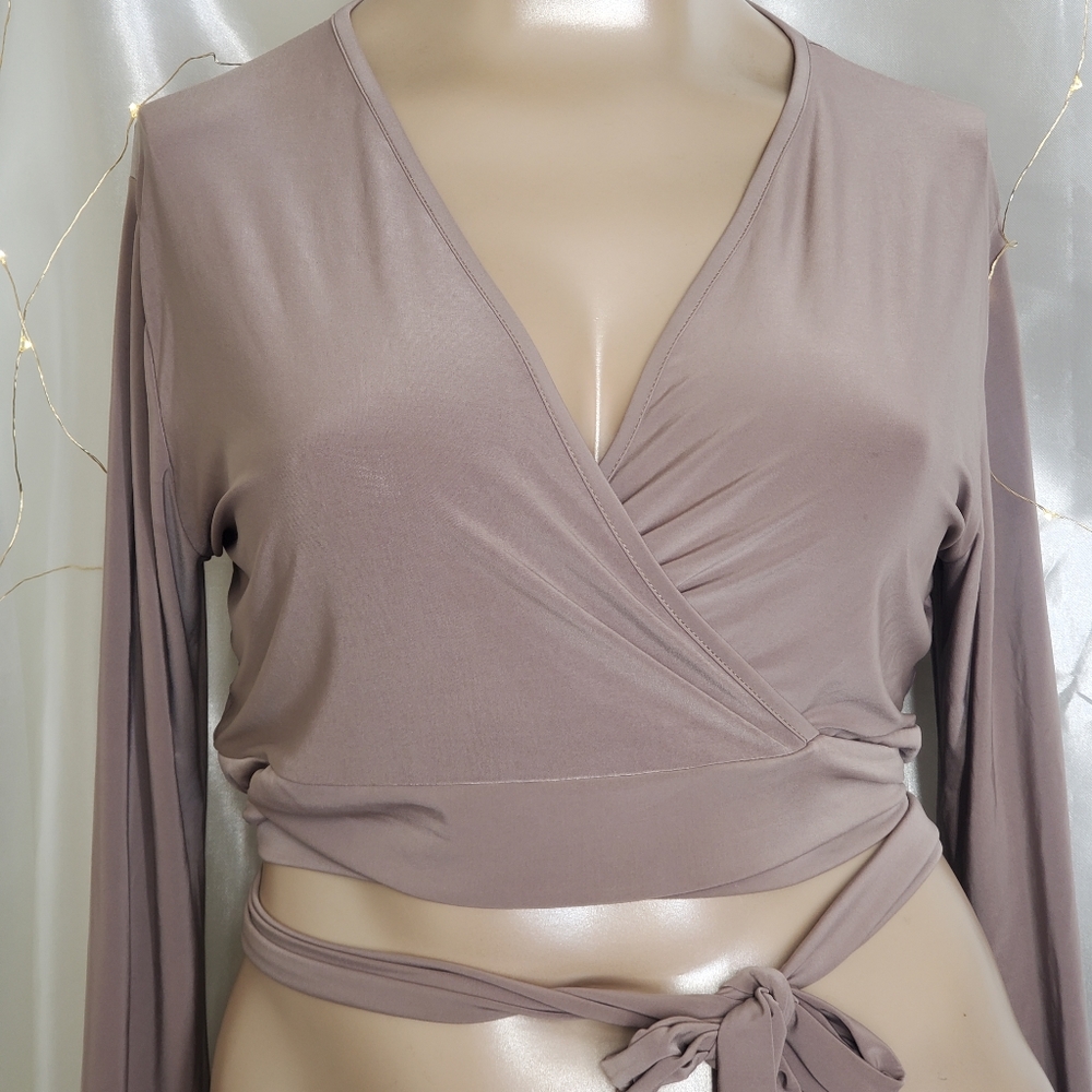 Gorgeous top, soft pink with a cross over belt.